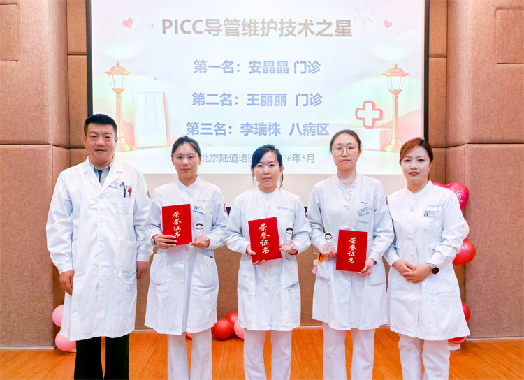 6a0433fee2224.jpg